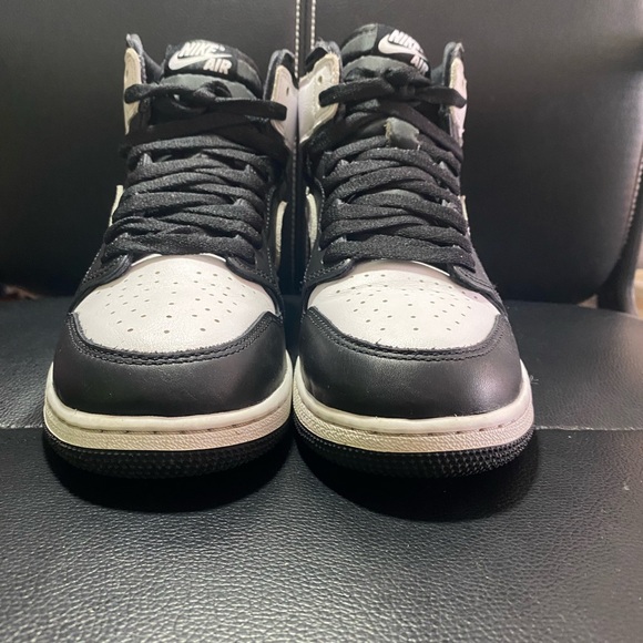 Kids Nike Air Jordan 1 Retro High Black and White Sneakers Size 7Y - Picture 4 of 11
